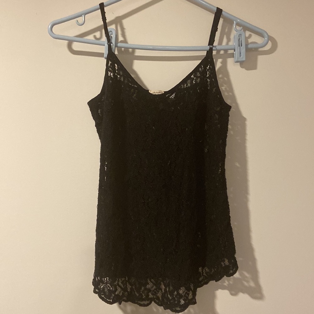 UNDER WILFRED with lace black lace camisole. Size small. Excellent condition‍
